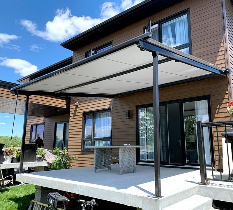 Custom retractable roofs and awnings